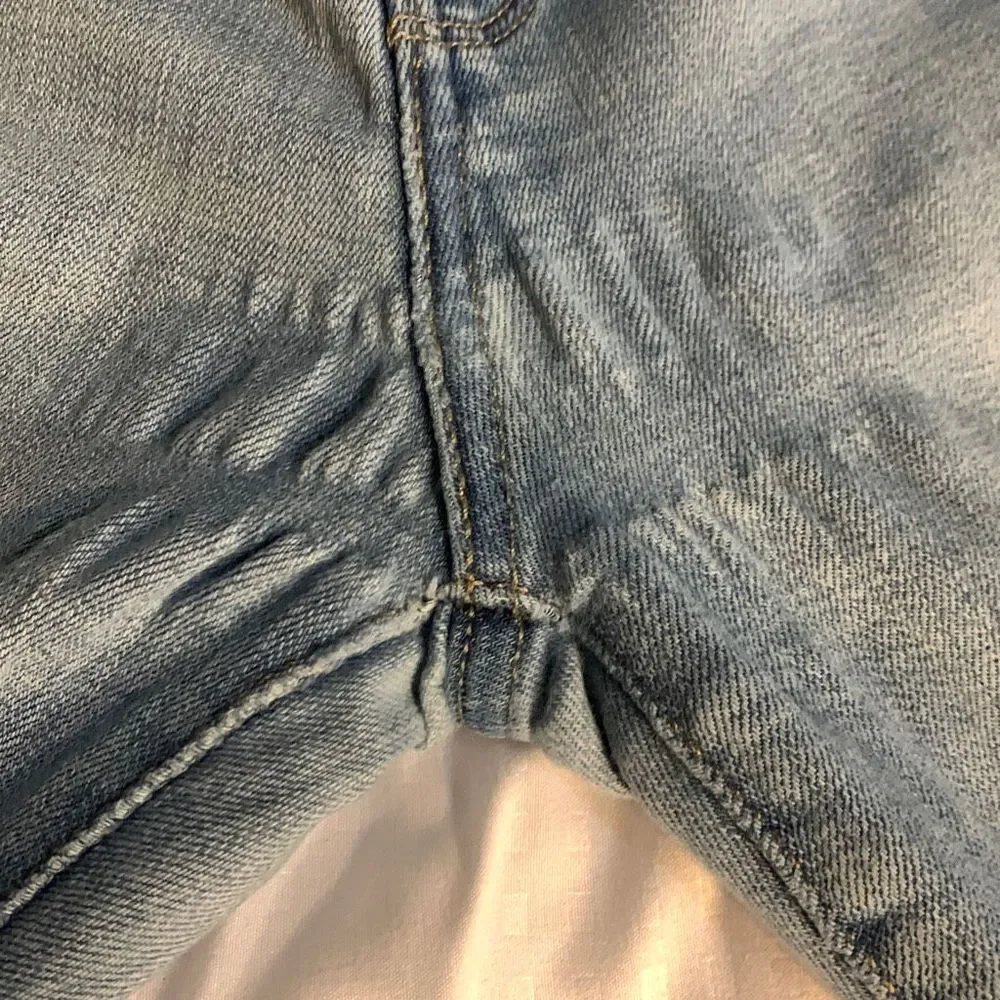 Levi’s 311 Shaping Skinny Size 28 / Inseam 28 Vintage Y2K